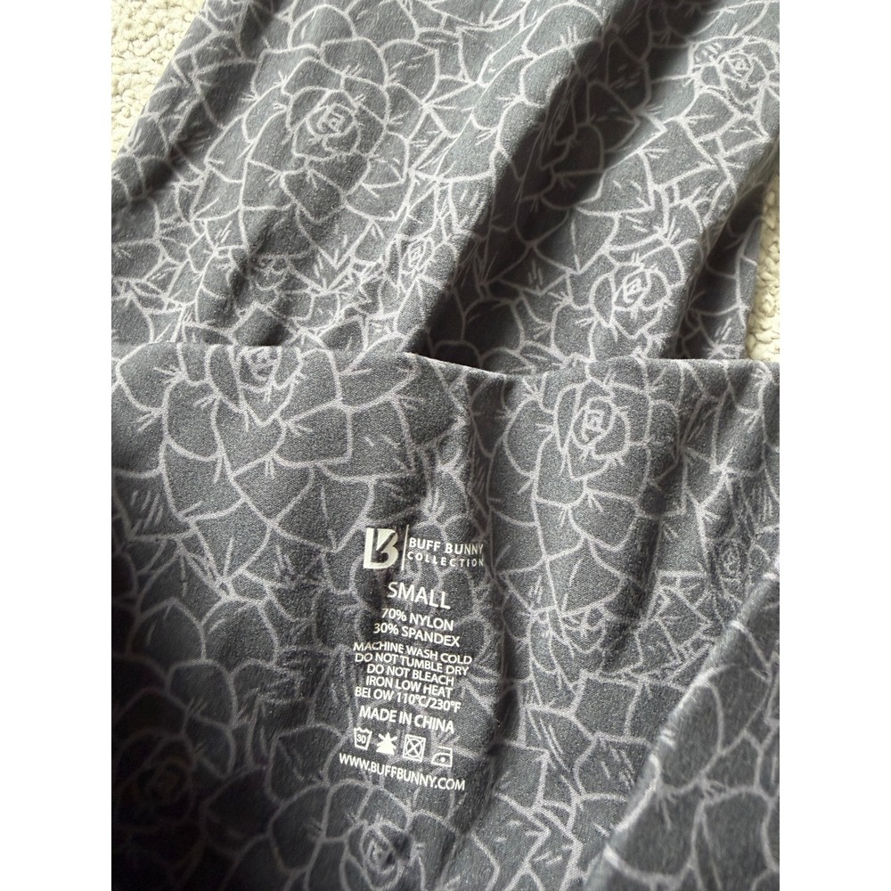 Buffbunny Siren Eden Garden Leggings Size S Grey Rose Print V-Waistband - Picture 5 of 8